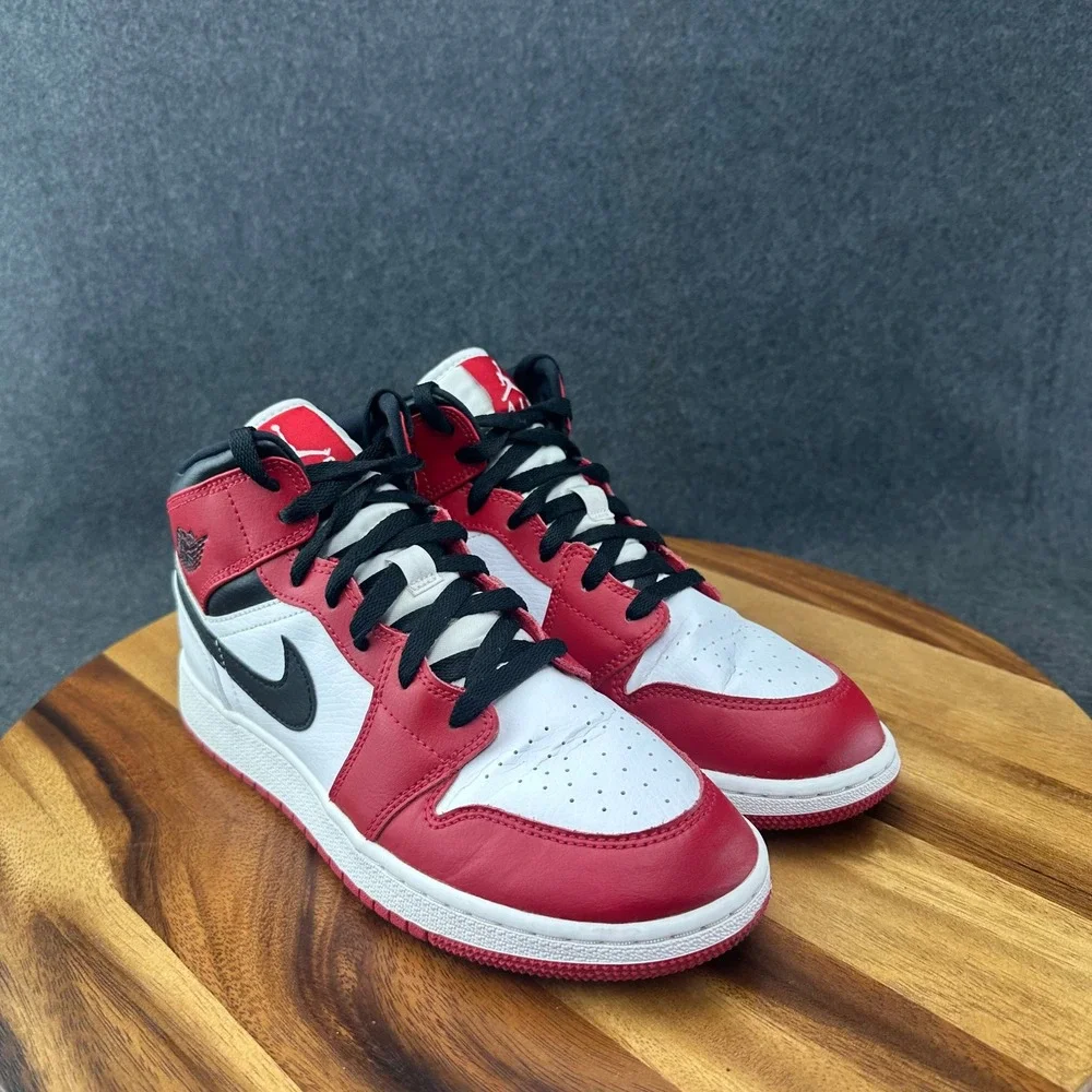 Air Jordan 1 Mid GS Chicago White Heel Red Black 554725-173 Sz 7Y Womens 8.5